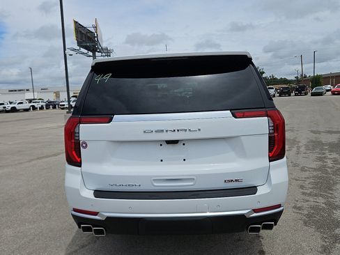 New 2026 GMC Yukon XL Denali w/ Denali Reserve Package AWD/4WD image 4