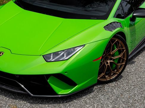 Used 2018 Lamborghini Huracan Performante AWD/4WD image 35