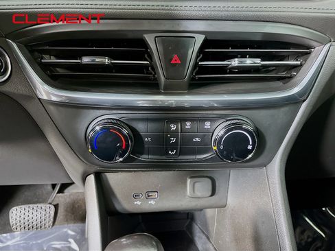 Used 2024 Buick Encore GX Preferred FWD image 22