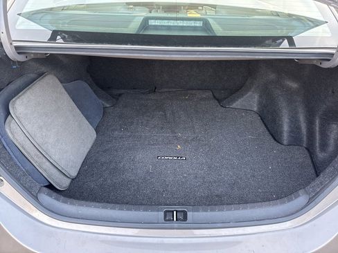 Used 2014 Toyota Corolla LE image 22