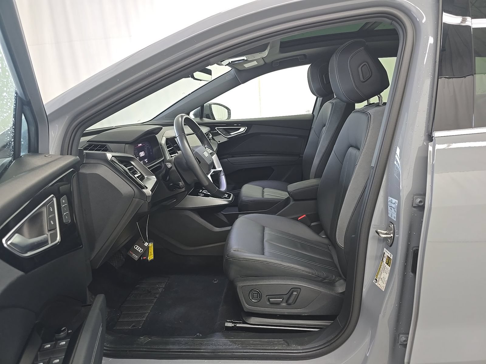 Used 2023 Audi Q4 e-tron Premium w/ Convenience Package AWD/4WD image 3