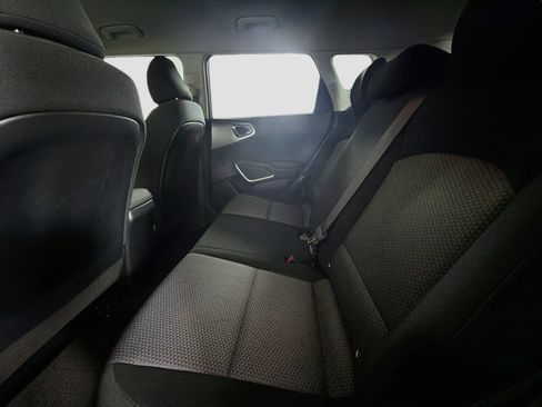 Used 2025 Kia Soul LX w/ LX Technology Package FWD image 25