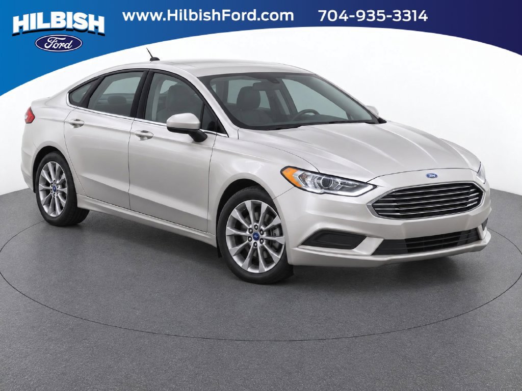 Used 2017 Ford Fusion SE w/ Fusion SE Technology Package FWD image 1