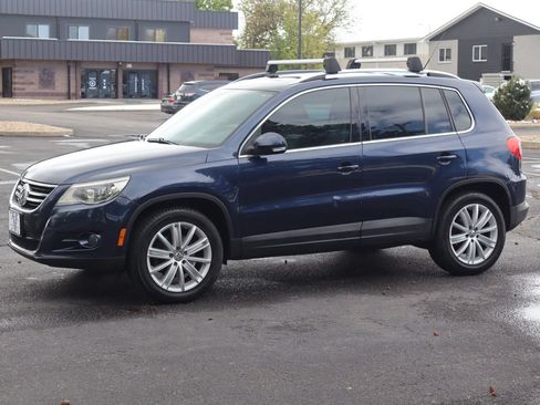 Used 2011 Volkswagen Tiguan SEL AWD/4WD image 10