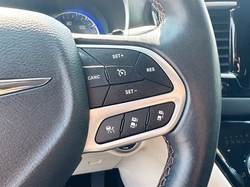 Used 2020 Chrysler Pacifica Touring-L Plus w/ Tire & Wheel Group FWD image 9