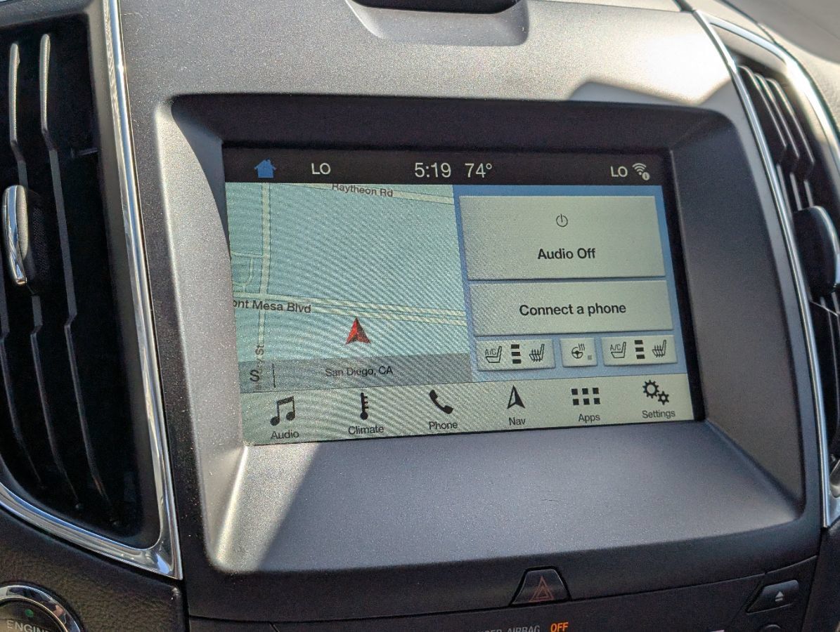 Used 2017 Ford Edge Titanium w/ Equipment Group 301A AWD/4WD image 26