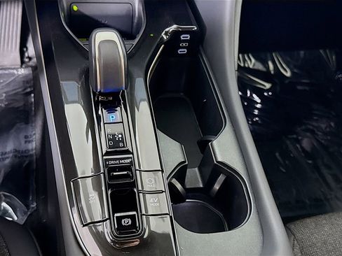 Certified 2024 Toyota Crown AWD/4WD image 11