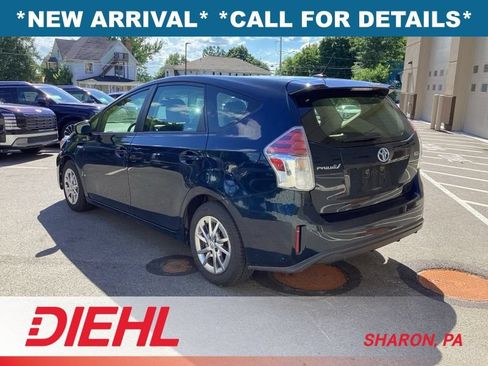 Used 2017 Toyota Prius V Four FWD image 5