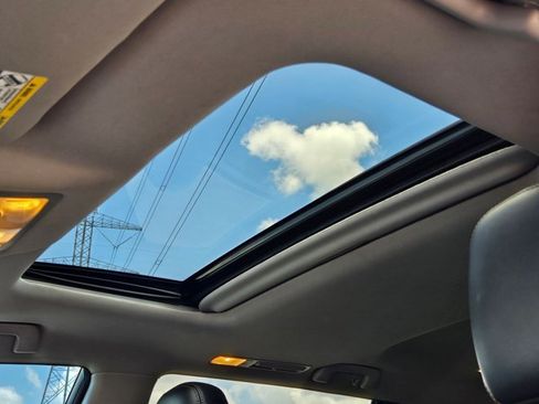 Used 2017 Toyota Highlander Limited image 10