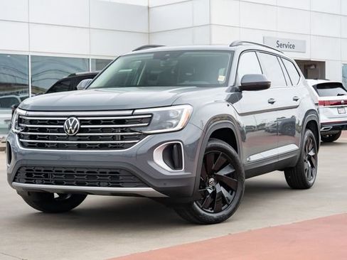 New 2026 Volkswagen Atlas SE FWD image 2