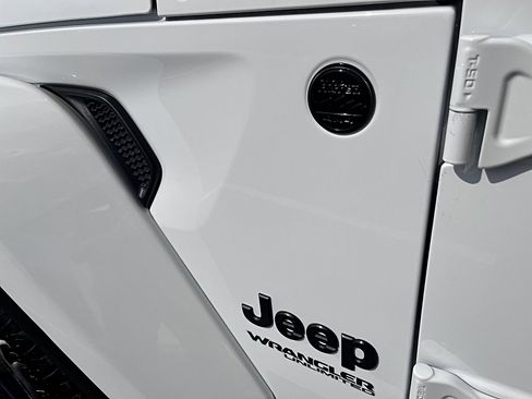 Used 2021 Jeep Wrangler Unlimited Sahara AWD/4WD image 20