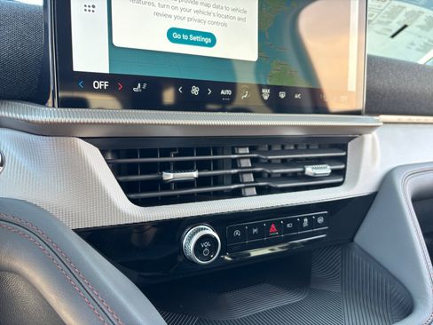 New 2025 Ford Explorer Active image 30