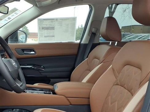 New 2026 Nissan Pathfinder Platinum image 26