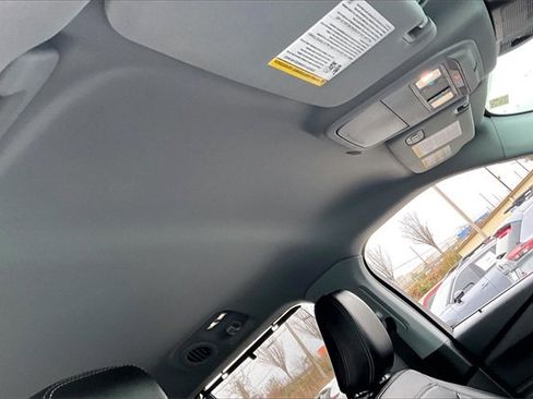 Used 2022 Ford Explorer Limited image 28