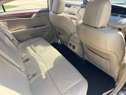 Used 2010 Toyota Avalon Limited FWD image 12