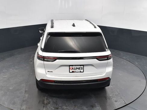 New 2025 Jeep Grand Cherokee Altitude w/ Trailer Tow Package AWD/4WD image 44