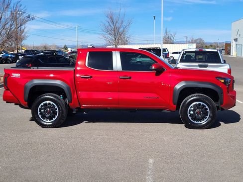 Used 2025 Toyota Tacoma TRD Off-Road w/ TRD Off Road Upgrade Package image 4