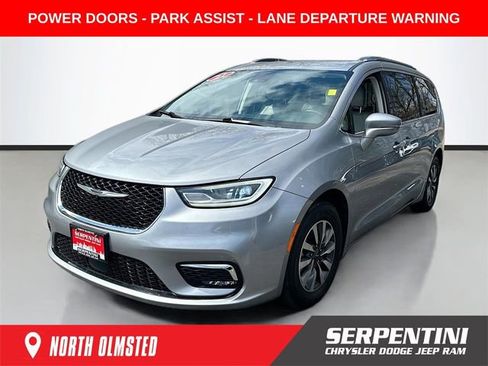 Used 2021 Chrysler Pacifica Touring-L FWD image 1
