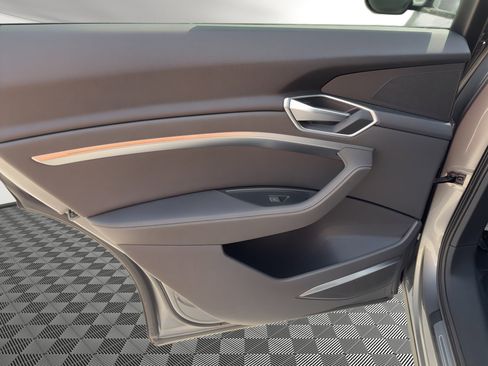 Used 2021 Audi e-tron Premium Plus w/ Premium Plus Package image 17