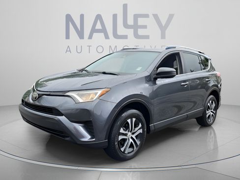 Used 2017 Toyota RAV4 LE FWD image 1