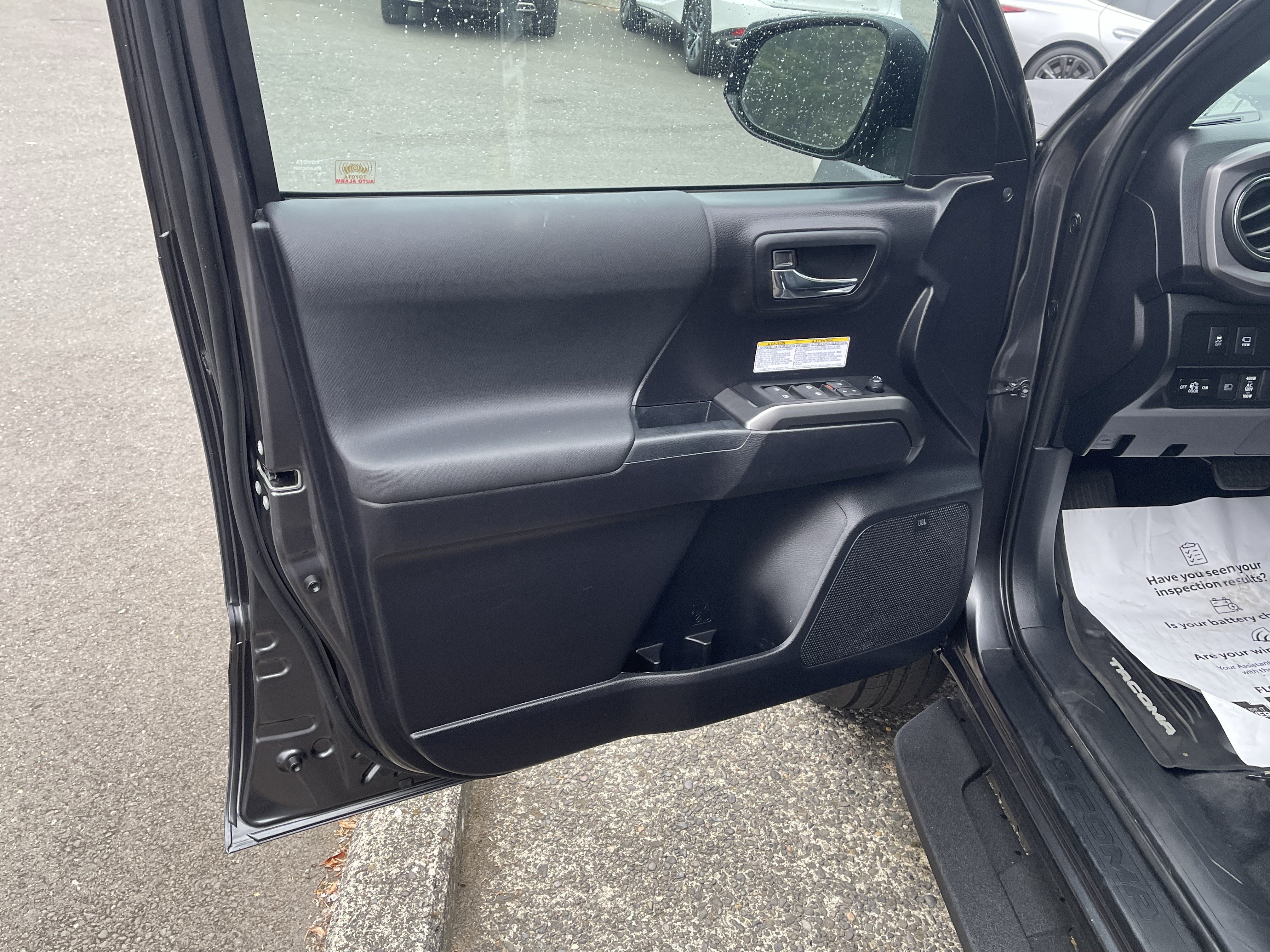 Certified 2020 Toyota Tacoma TRD Off-Road w/ TRD Premium Off Road Package AWD/4WD image 17