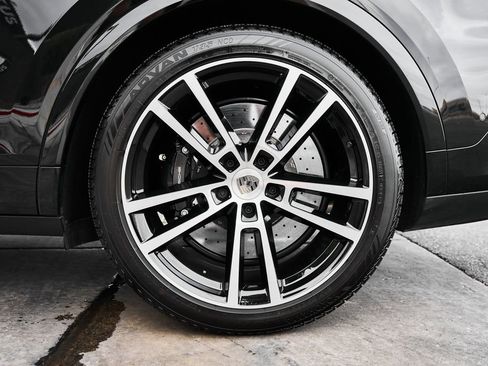 Used 2026 Porsche Cayenne Turbo AWD/4WD image 21