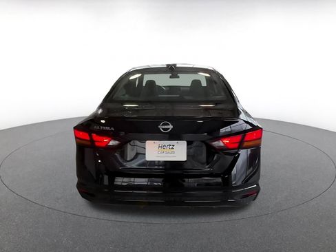 Used 2025 Nissan Altima 2.5 SV image 11