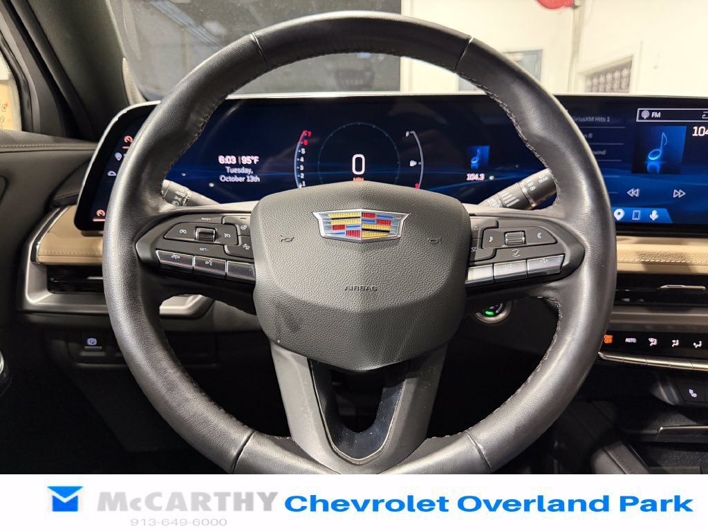Used 2024 Cadillac XT4 Luxury w/ Cold Weather Package FWD image 12