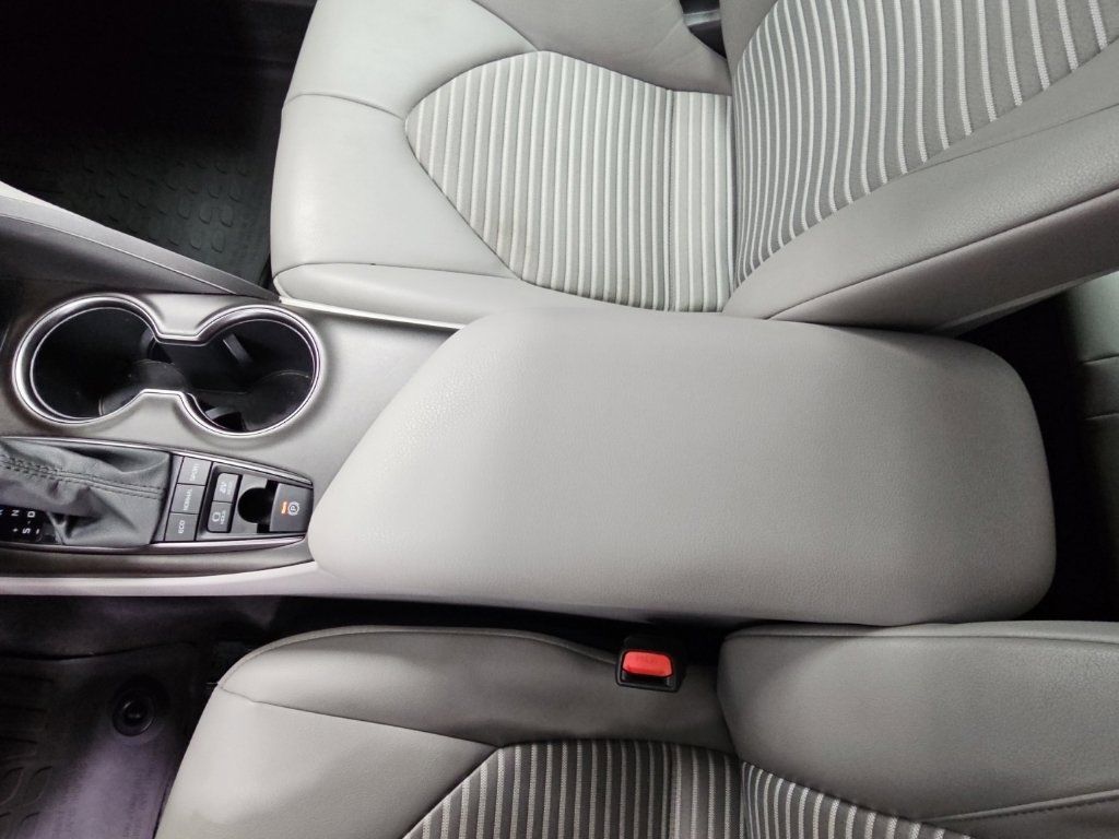 Used 2021 Toyota Camry SE FWD image 22