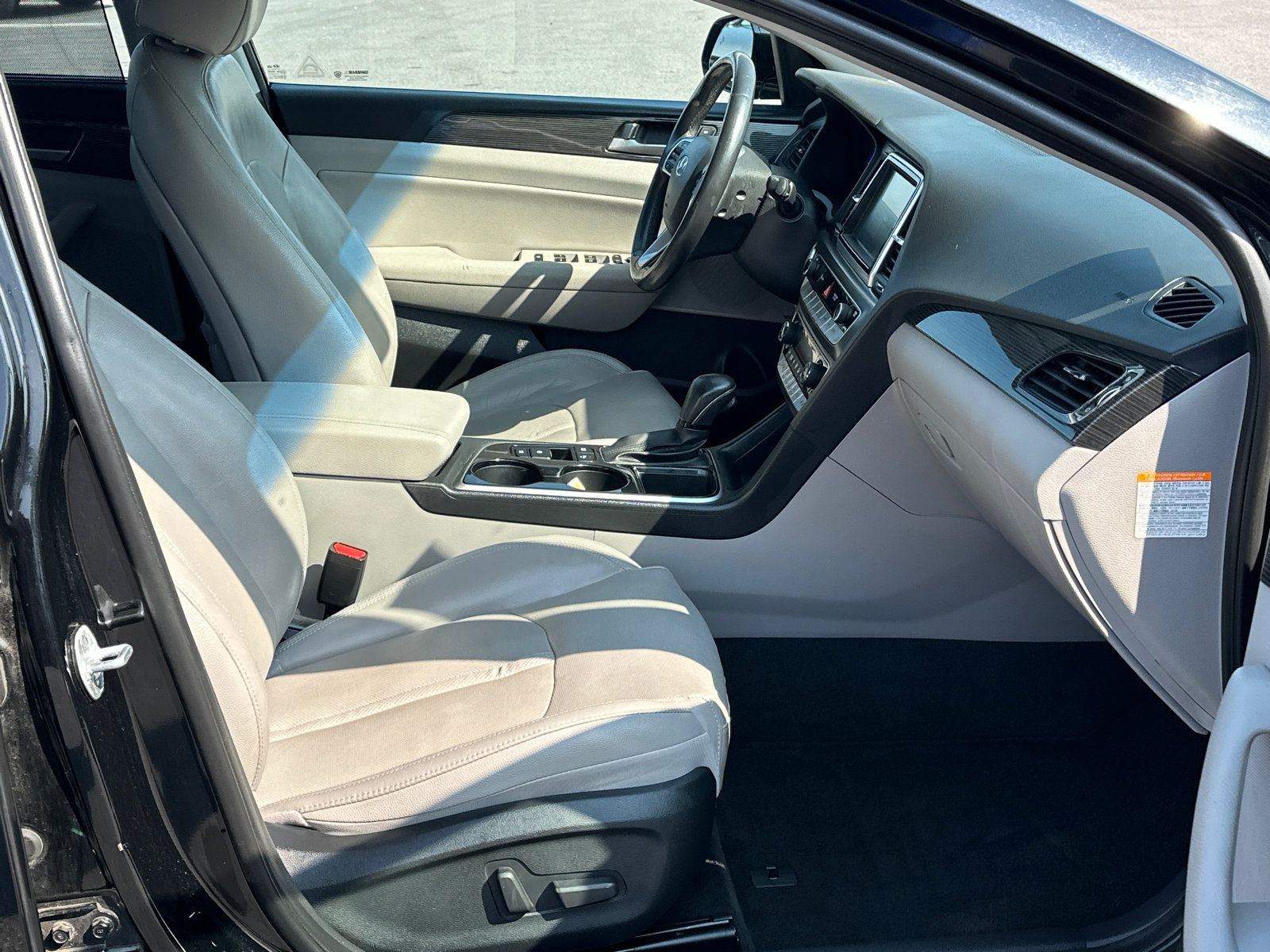 Used 2018 Hyundai Sonata Limited w/ Ultimate Package 02 FWD image 14
