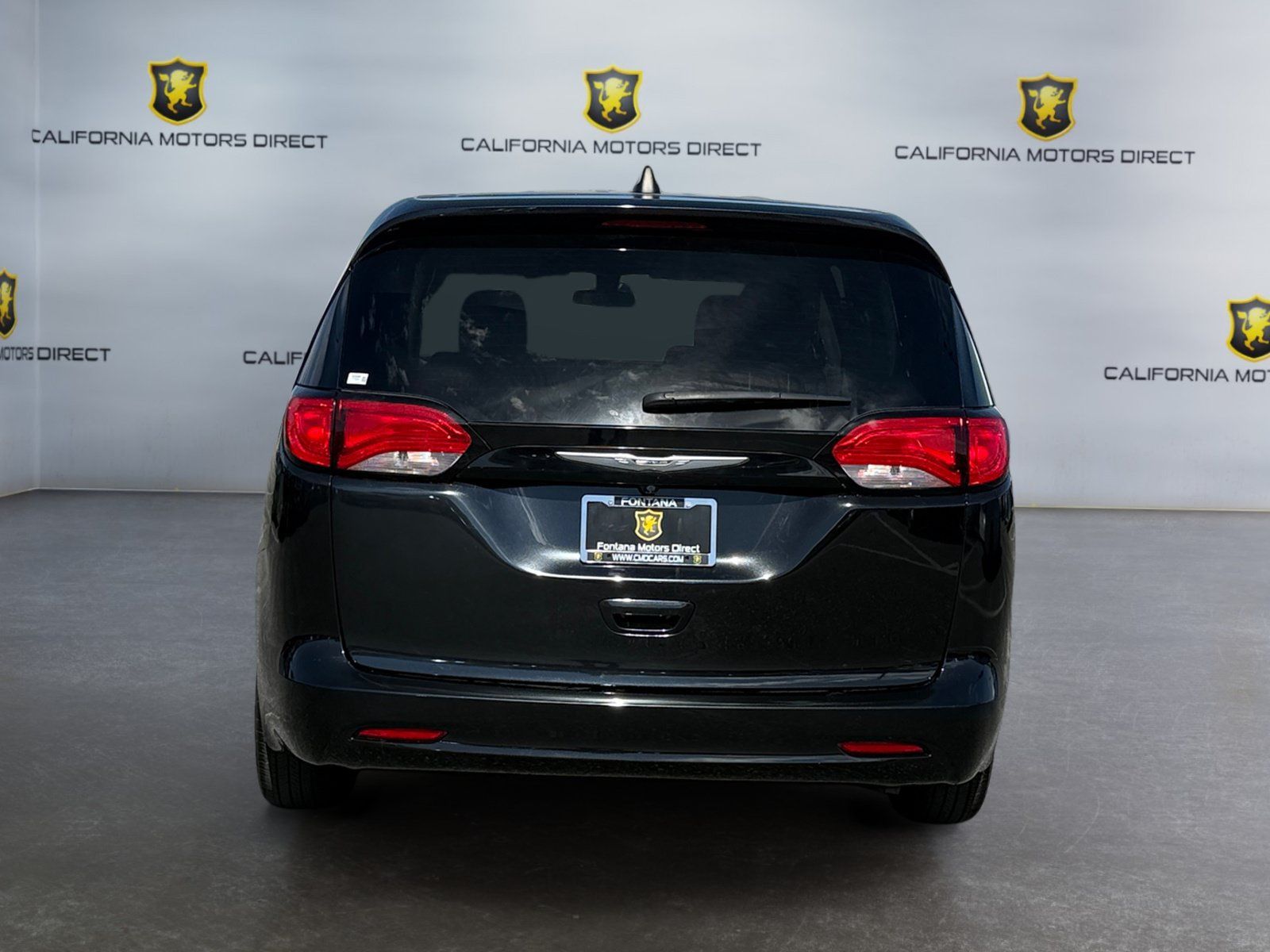 Used 2022 Chrysler Voyager LX FWD image 4