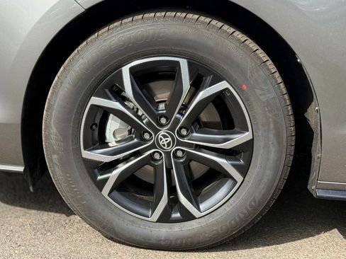 Used 2026 Toyota Sienna Platinum AWD/4WD image 9