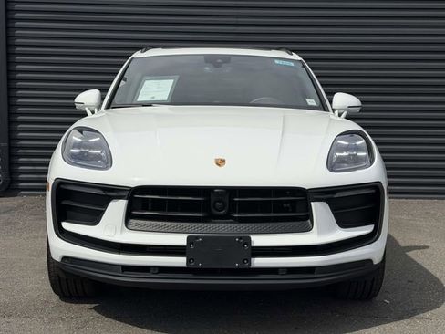 Certified 2025 Porsche Macan AWD/4WD image 12