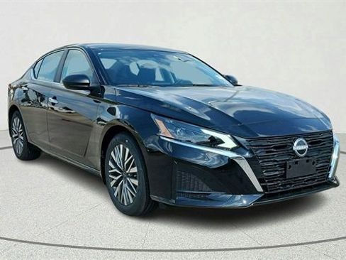 Certified 2025 Nissan Altima 2.5 SV image 1