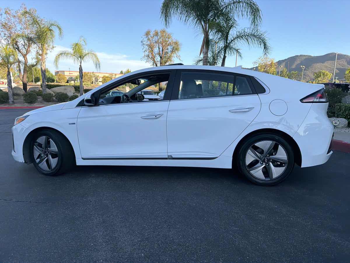 Used 2020 Hyundai Ioniq Limited FWD image 11