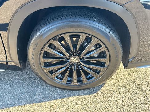 Used 2023 Toyota Highlander XSE image 43