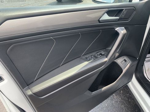 Used 2024 Volkswagen Tiguan SE image 13