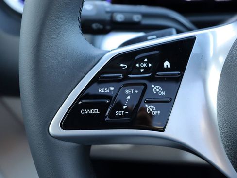 Used 2025 Mercedes-Benz GLB 250 image 32