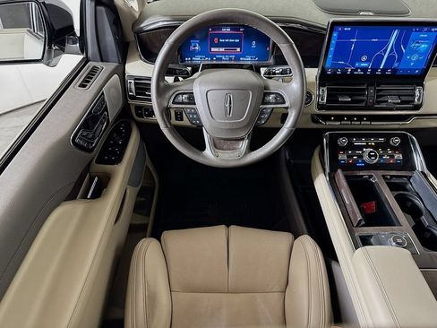 Used 2023 Lincoln Navigator Reserve AWD/4WD image 22