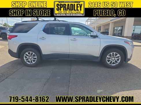 Used 2020 Chevrolet Traverse LT w/ Driver Confidence II Package AWD/4WD image 3