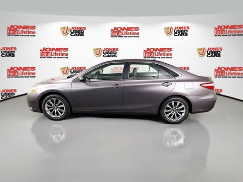 Used 2017 Toyota Camry XLE w/ Moonroof Package image 12