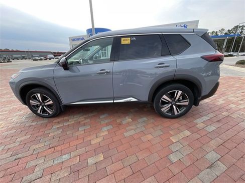 Used 2023 Nissan Rogue SL w/ SL Premium Package image 11