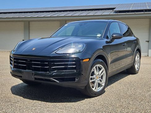 Certified 2024 Porsche Cayenne AWD/4WD image 1