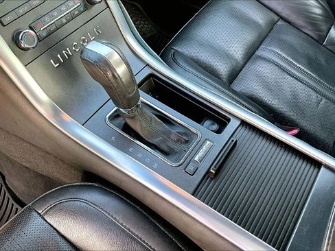 Used 2010 Lincoln MKS AWD image 9