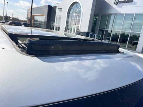 Used 2023 Jeep Grand Cherokee 4WD 4xe image 10