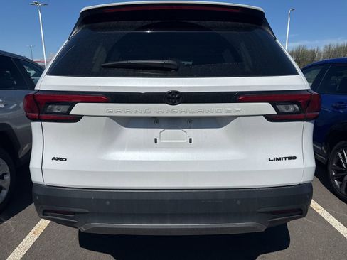 Used 2024 Toyota Grand Highlander AWD image 4