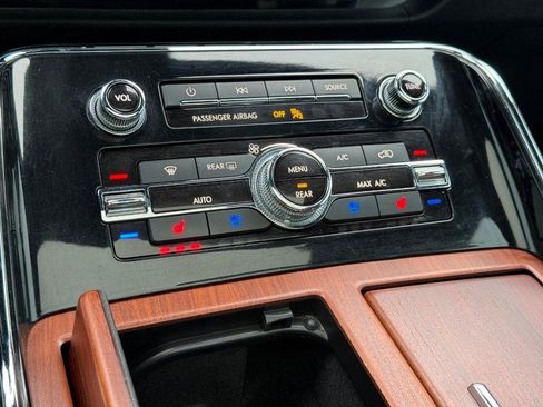 Used 2020 Lincoln Navigator L Reserve w/ Luxury Package image 27