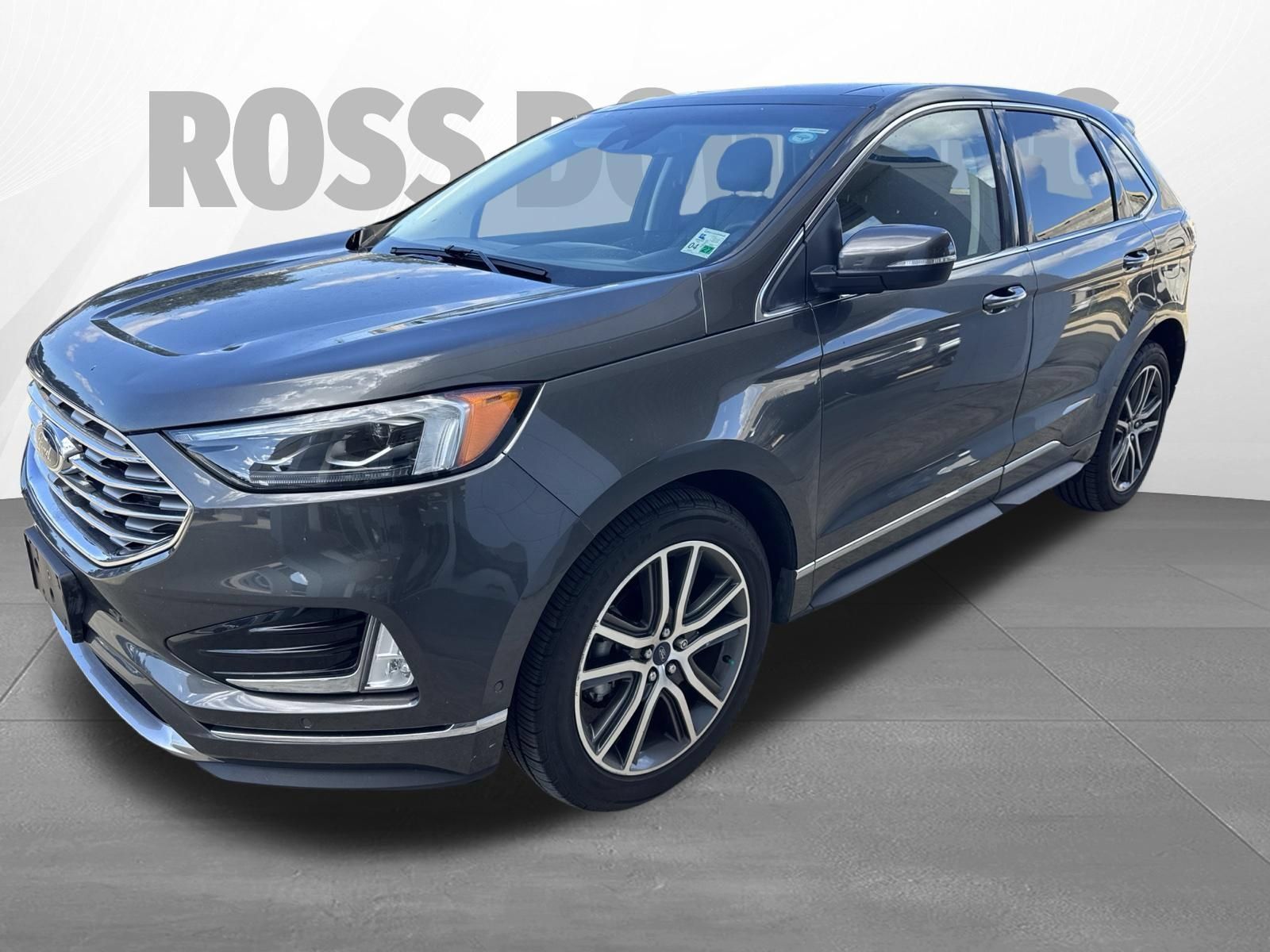 Used 2019 Ford Edge Titanium w/ Equipment Group 301A FWD image 3