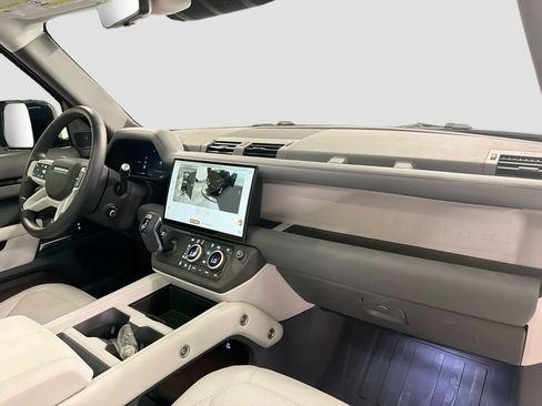 Used 2026 Land Rover Defender 110 X-Dynamic SE AWD/4WD image 30