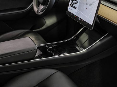 Used 2021 Tesla Model Y Long Range image 21